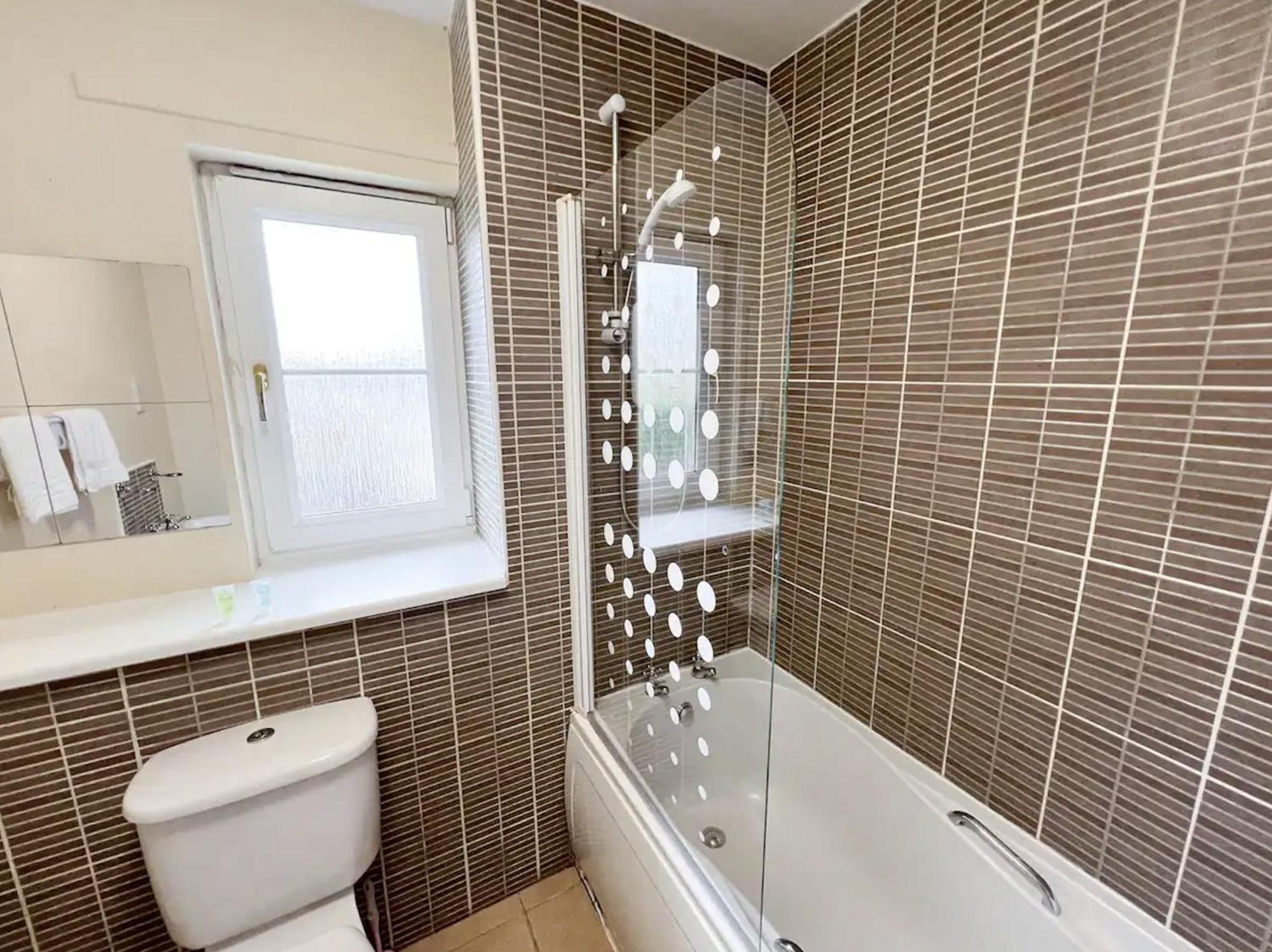 Glasgow Central - Entire House - Free Parking , Free Super Fast Wifi , Private Garden & Parking Security Exterior foto